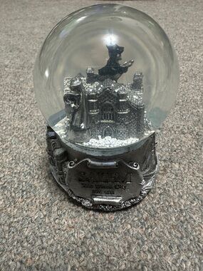 Salem Massachusetts Witch 65 mm Snow Globe